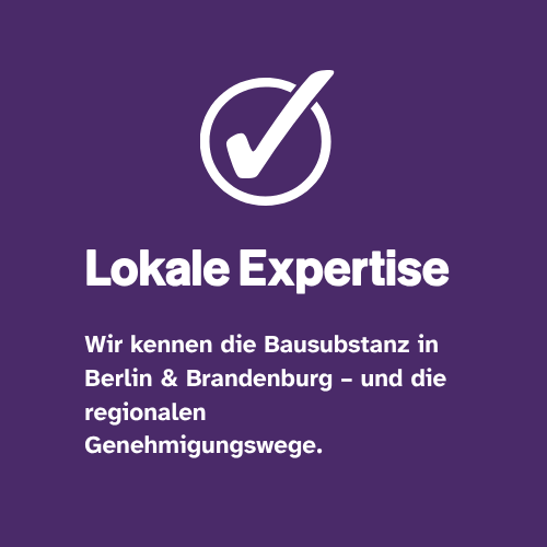 SHK-Meister der BLT Versorgungstechnik GmbH beim Einbau einer Wärmepumpe in Berlin